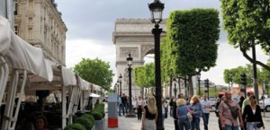 3. Prin incorporarea monumentelor, arterele de cumparaturi devin obiective turistice