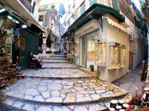 4. Spatiul cu deschidere stradala ofera un alt confort senzorial comparativ cu cel inchis